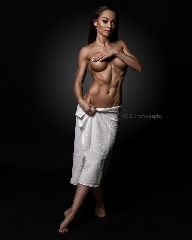 Дівчина тижня: розпусна фітнес-модель Ленка Мислівцова, яка обожнює зніматися голою (18+) - фото 417592