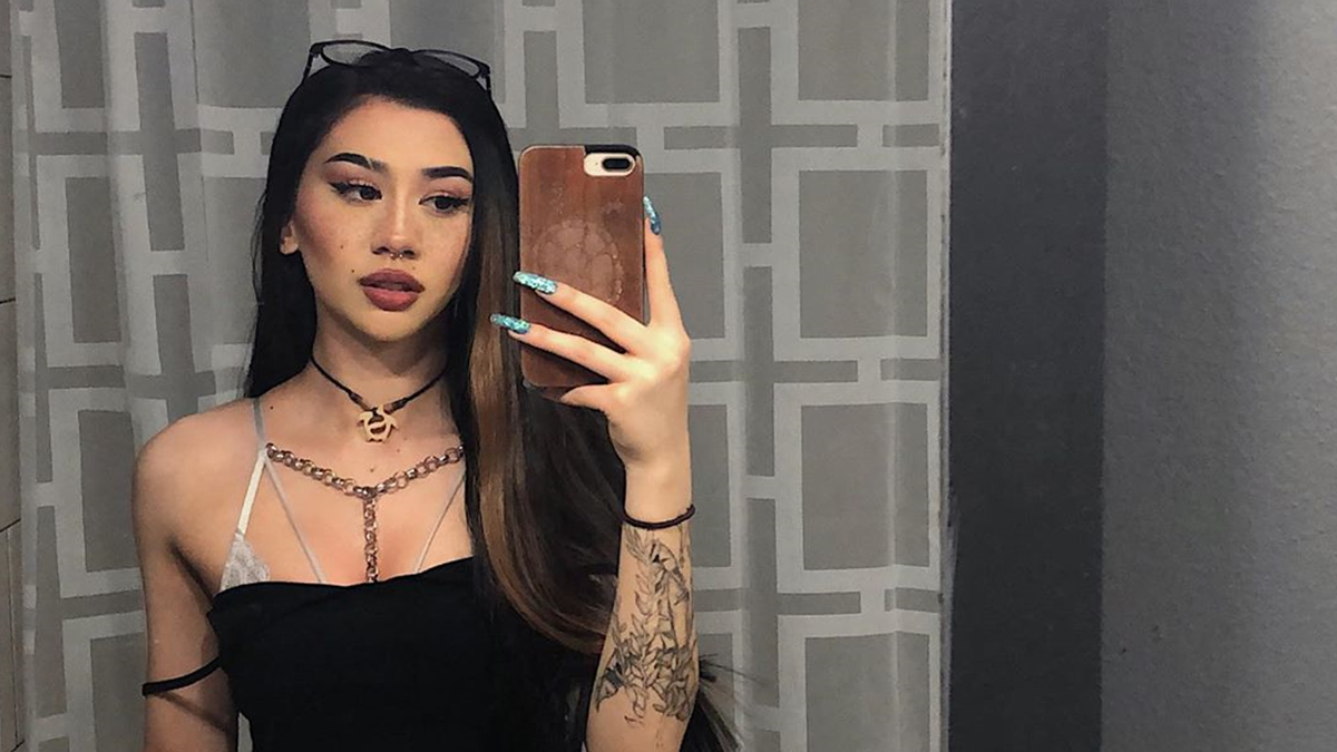 Стриптизерка розповіла, як зустріла батька під час шоу: епічна історія