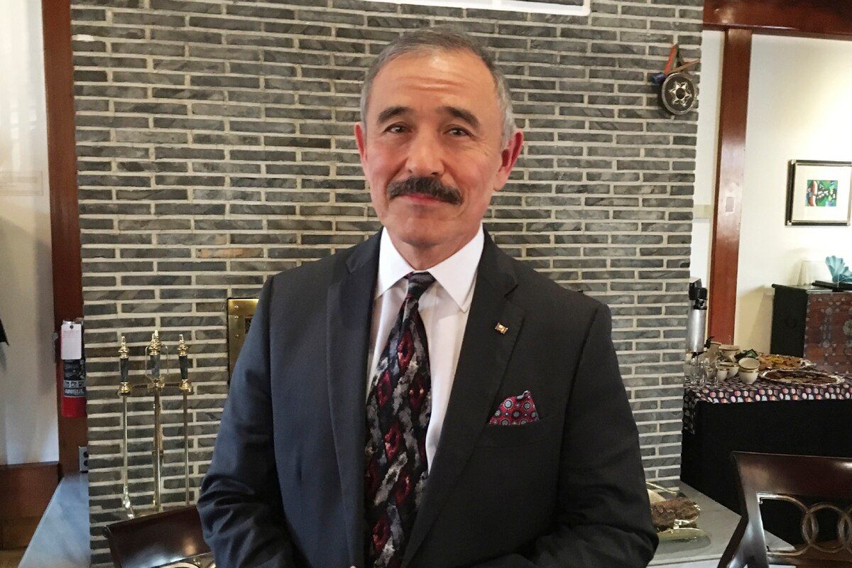 Посол США в Кореї потрапив у скандал через вуса