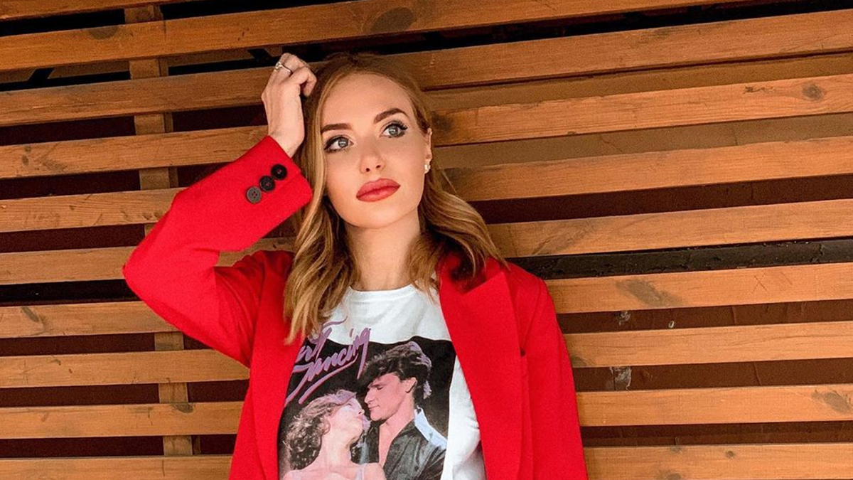 Слава Камінська у прозорому халаті спровокувала мережу пікантним знімком