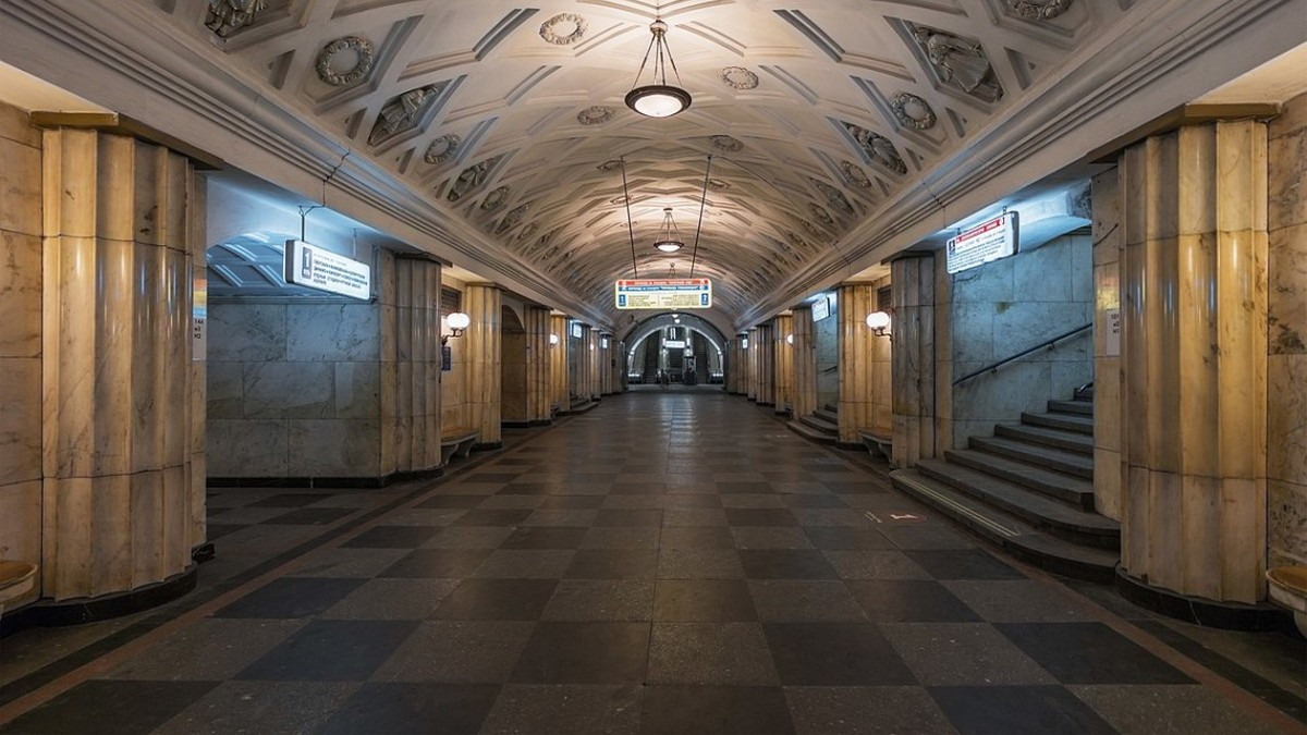 Наче зомбі-апокаліпсис: у мережі показали відео з метро Києва під час відключення світла - фото 1