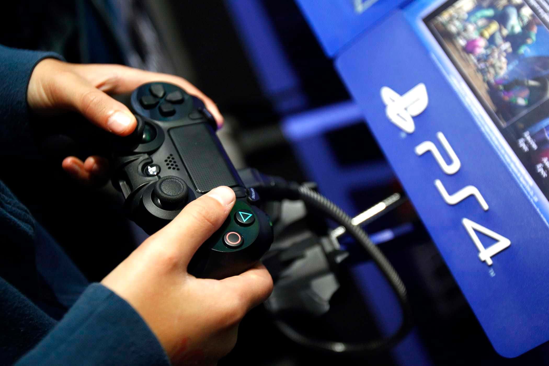 Sony дарує власникам PlayStation 4 по 10 доларів, але деякі гравці від цього в люті