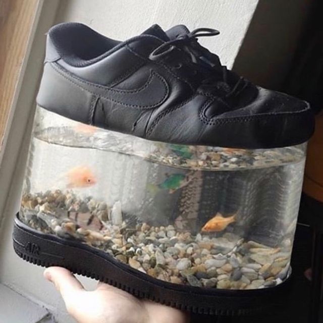 В Instagram набирає популярності сторінка, де колекціонують фото потворних речей - фото 418026