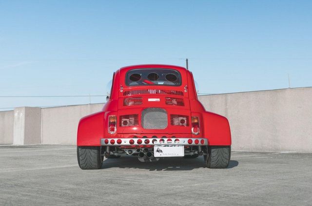 Не така вже й крихітка: на торги виставили тюнінгований Fiat 500 1971 року - фото 418321