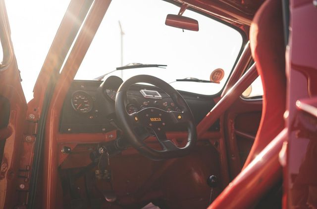 Не така вже й крихітка: на торги виставили тюнінгований Fiat 500 1971 року - фото 418324