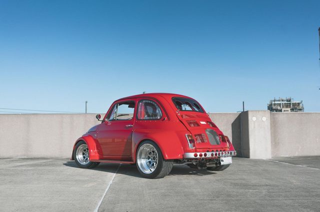 Не така вже й крихітка: на торги виставили тюнінгований Fiat 500 1971 року - фото 418327