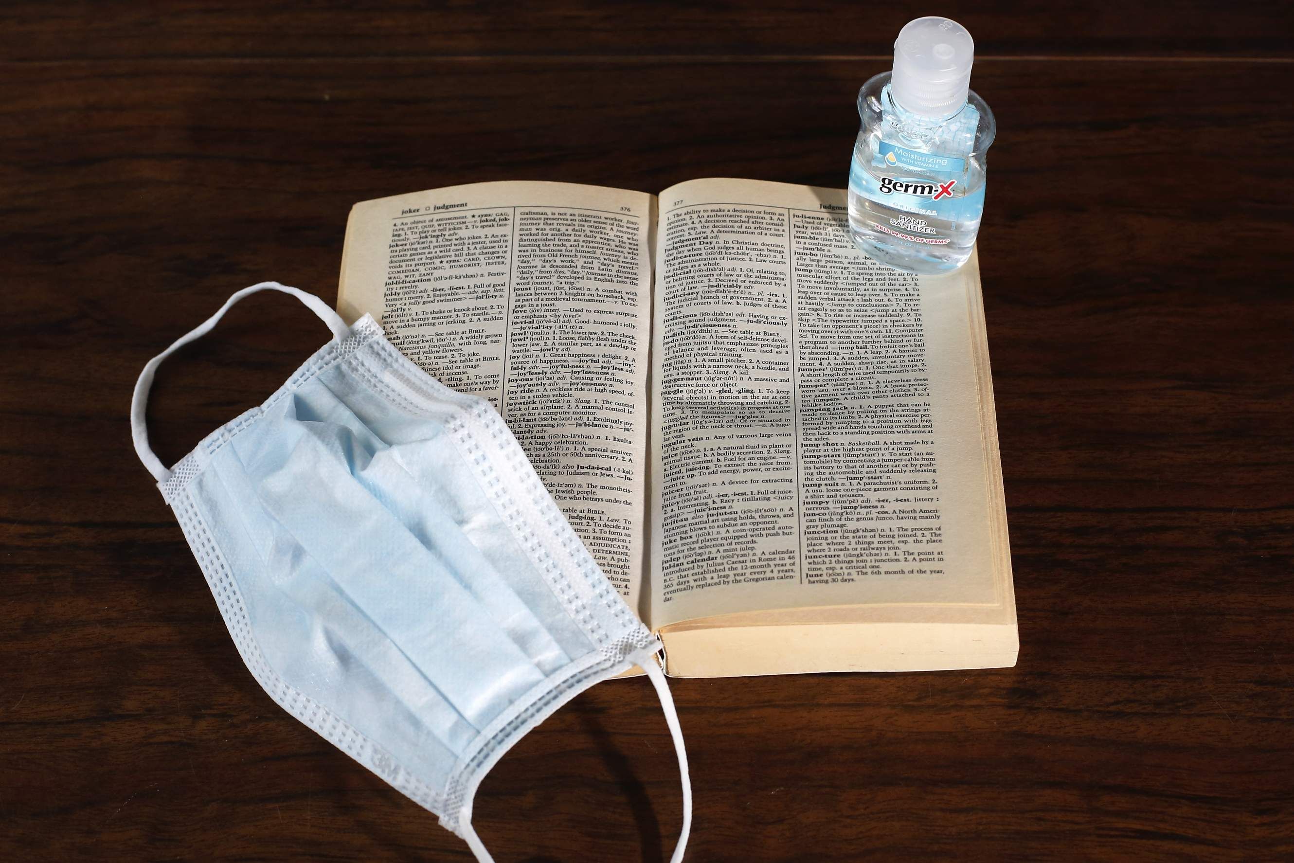 Хлібодемія та Maskhole: The New Yorker склав кумедний словник епохи коронавірусу