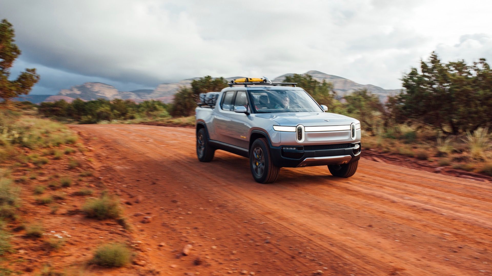 Електричний пікап Rivian пройшов випробування у пустелі