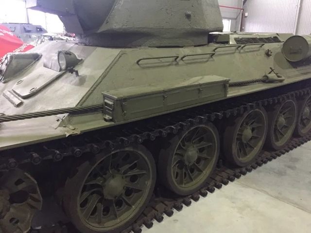 На OLX з'явилося оголошення про продаж раритетного танка: фото - фото 418445