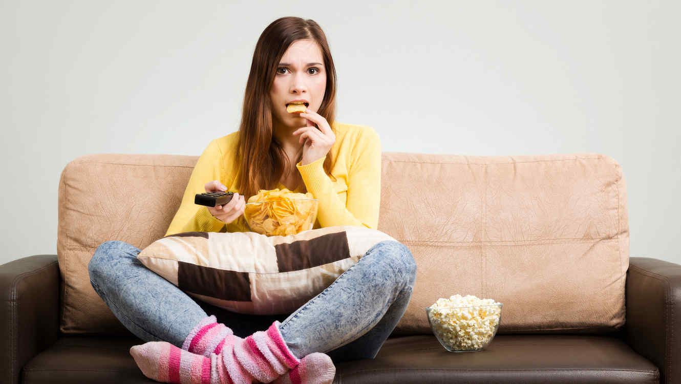 Учені з'ясували, в яких умовах жінки повніють швидше за чоловіків