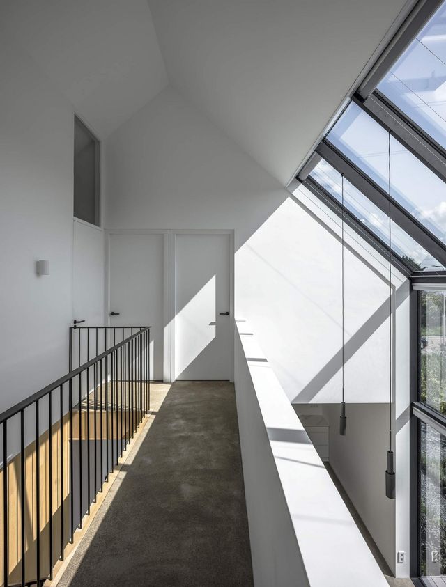 Як виглядає сучасна сімейна вілла у Нідерландах: фото - фото 418783