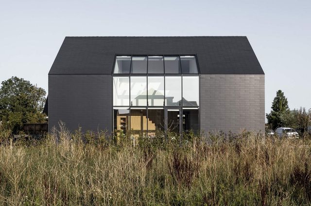 Як виглядає сучасна сімейна вілла у Нідерландах: фото - фото 418785