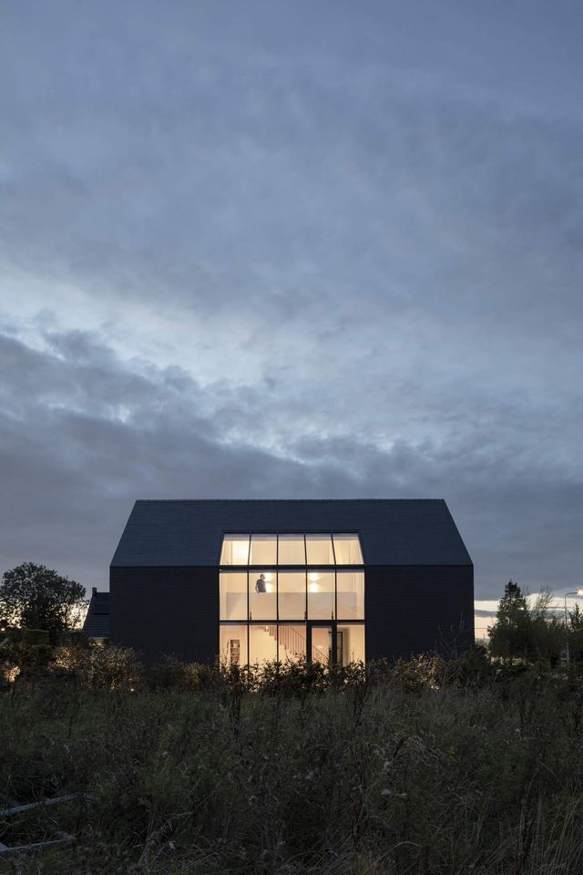 Як виглядає сучасна сімейна вілла у Нідерландах: фото - фото 418788