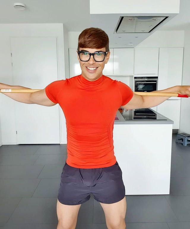 Вічно юний 53-річний чоловік розкрив свій секрет: шокуючі фото - фото 418845