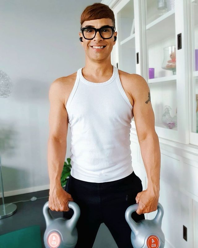 Вічно юний 53-річний чоловік розкрив свій секрет: шокуючі фото - фото 418846