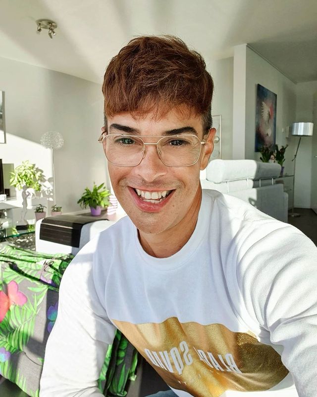 Вічно юний 53-річний чоловік розкрив свій секрет: шокуючі фото - фото 418847