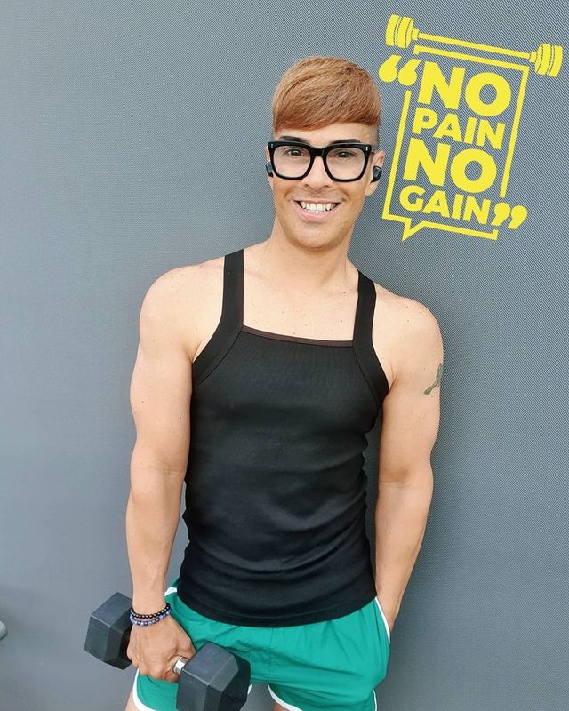 Вічно юний 53-річний чоловік розкрив свій секрет: шокуючі фото - фото 418848