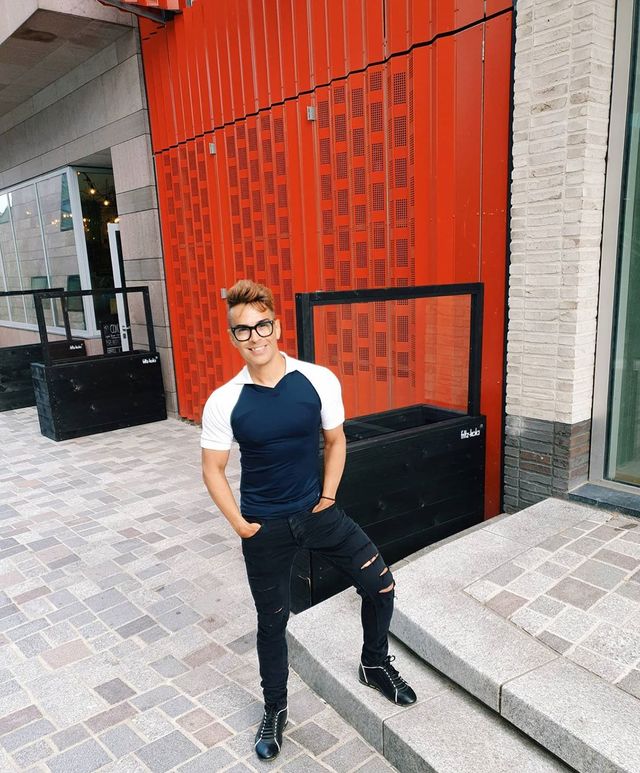 Вічно юний 53-річний чоловік розкрив свій секрет: шокуючі фото - фото 418850