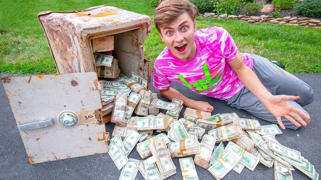 Чоловік знайшов на парковці 4 тисячі доларів: його реакція вразила мережу