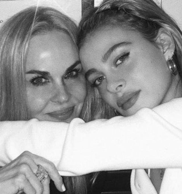 instagram.com/nicolaannepeltz - фото 418895