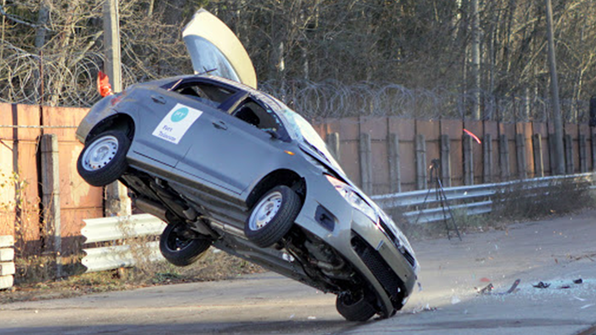 На відео потрапило перекидання авто в центрі Києва