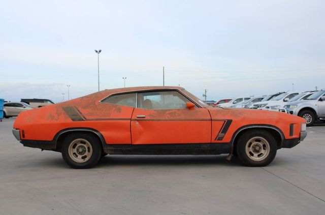 Цей Ford Falcon простояв у гаражі цілих 32 роки: фото - фото 419176