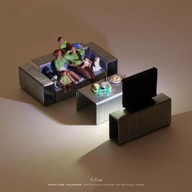 Мініатюрний календар: мисткиня створює круті композиції з коронавірусних атрибутів - фото 419220