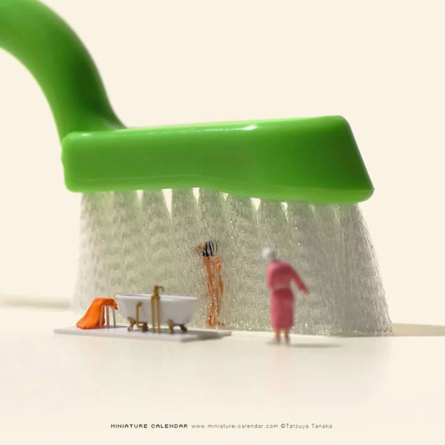 Мініатюрний календар: мисткиня створює круті композиції з коронавірусних атрибутів - фото 419229