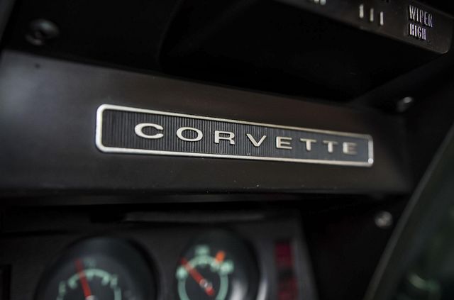 З молотка пустять 51-річний Chevrolet Corvette в ідеальному стані - фото 419444