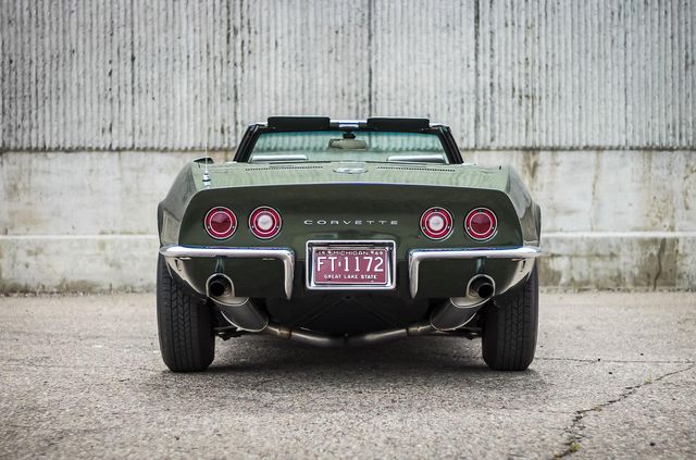 З молотка пустять 51-річний Chevrolet Corvette в ідеальному стані - фото 419445