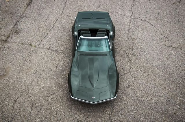 З молотка пустять 51-річний Chevrolet Corvette в ідеальному стані - фото 419450