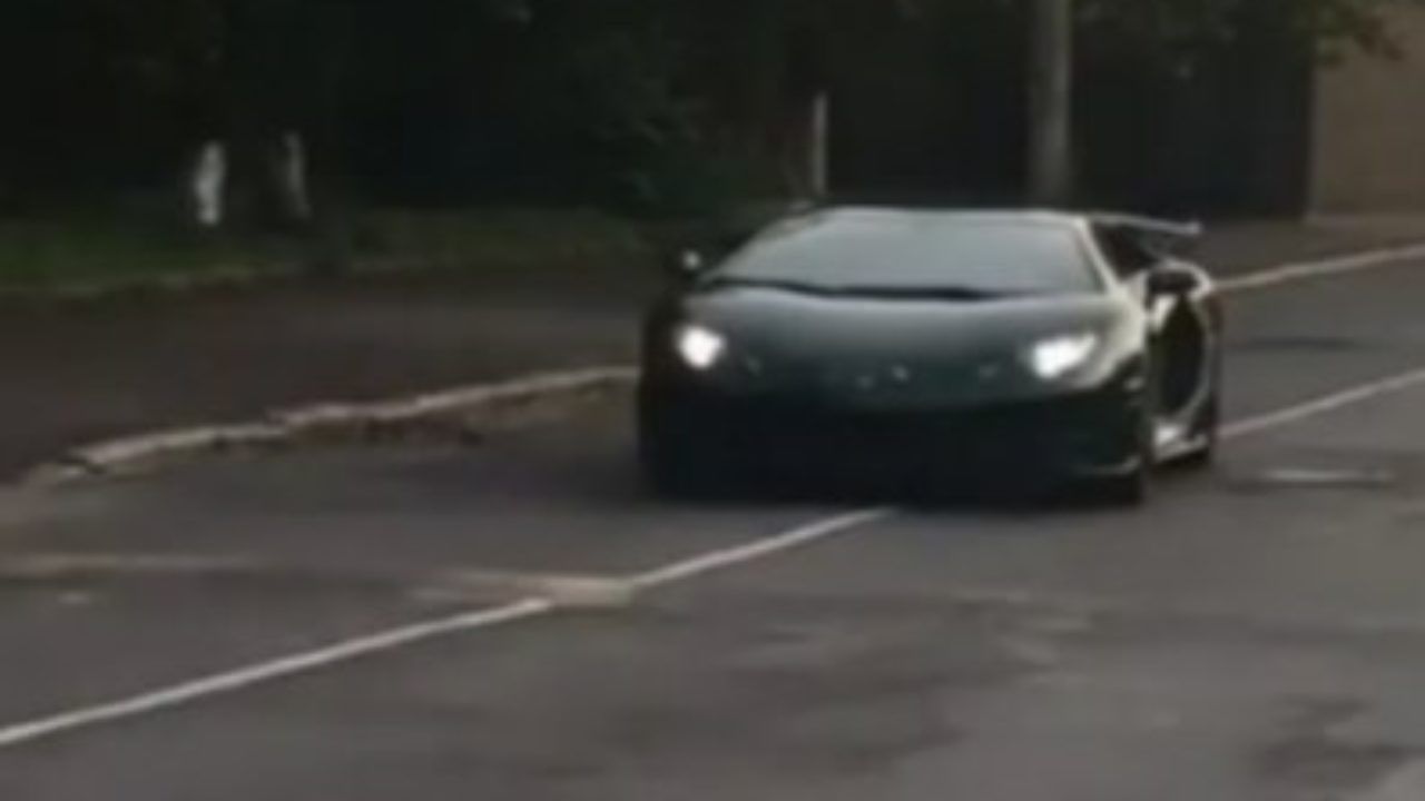 Боляче дивитися: на дорогах Рівного бачили Lamborghini Aventador SVJ