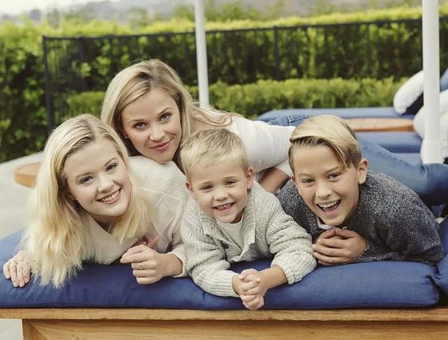 Різ Візерспун показала, як змінила її фігуру вагітність - фото 419716