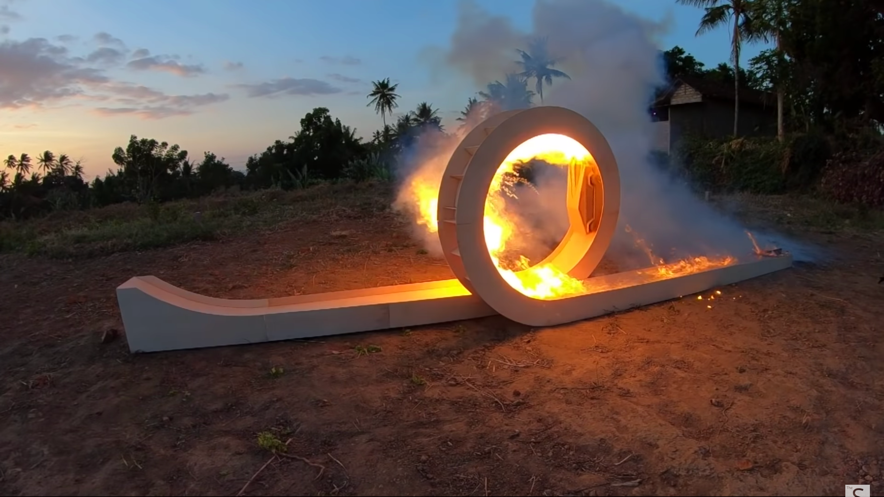 Картонний Tesla Cybertruck виконав крутий трюк - фото 1