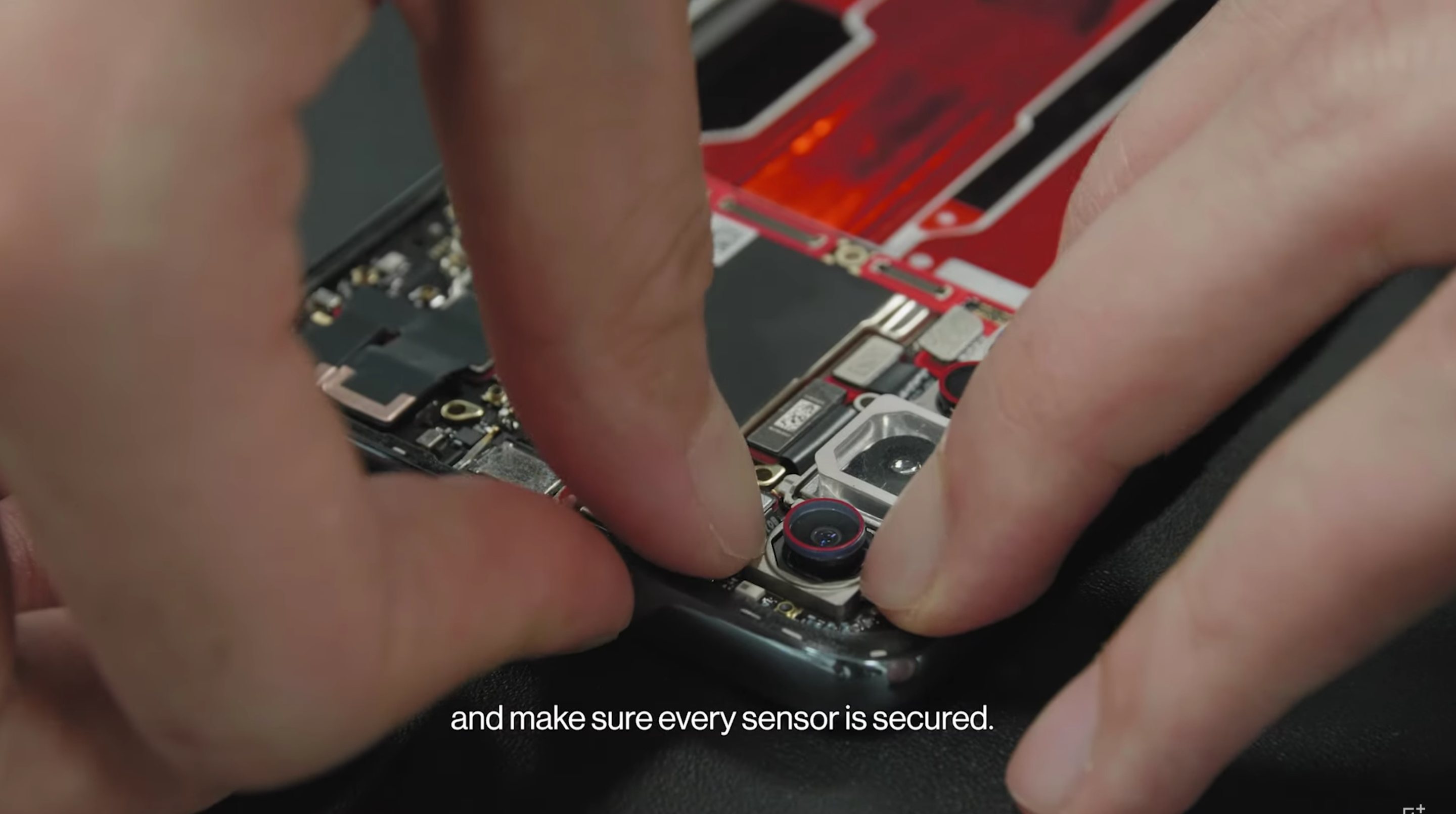 Глава OnePlus власноруч зібрав новий бюджетник компанії: відео