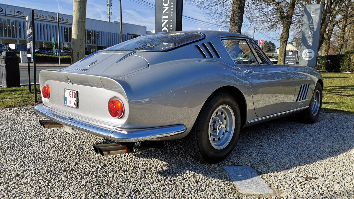 Загалом випустили 330 екземплярів Ferrari 275 GTB/4 - фото 1