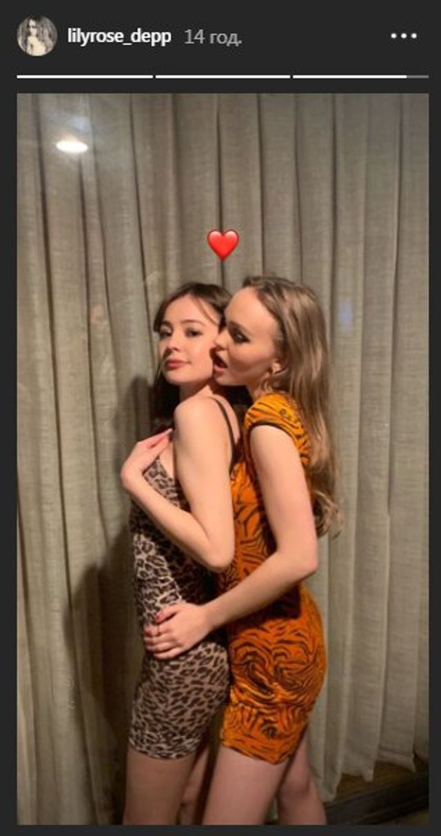 Дочка Джонні Деппа здивувала спекотними поцілунками з дівчиною - фото 420001