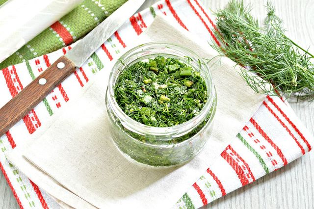 Як заготовити зелень на зиму: способи заморозки - фото 420106