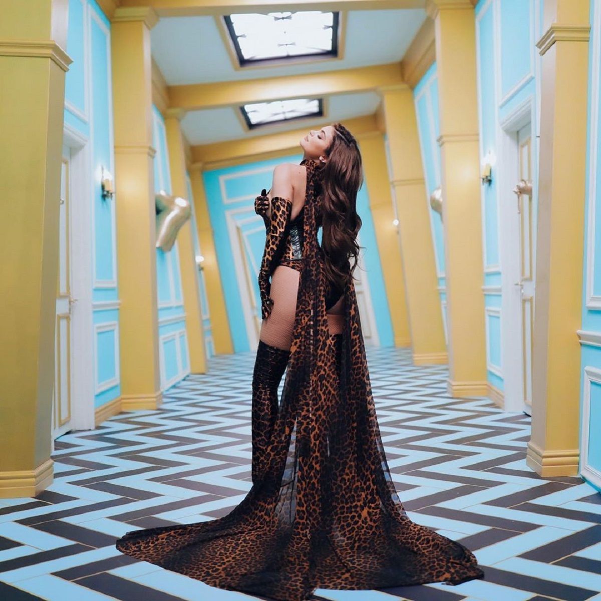 Наймолодша мільйонерка світу вразила гарячими фото топлес (18+)