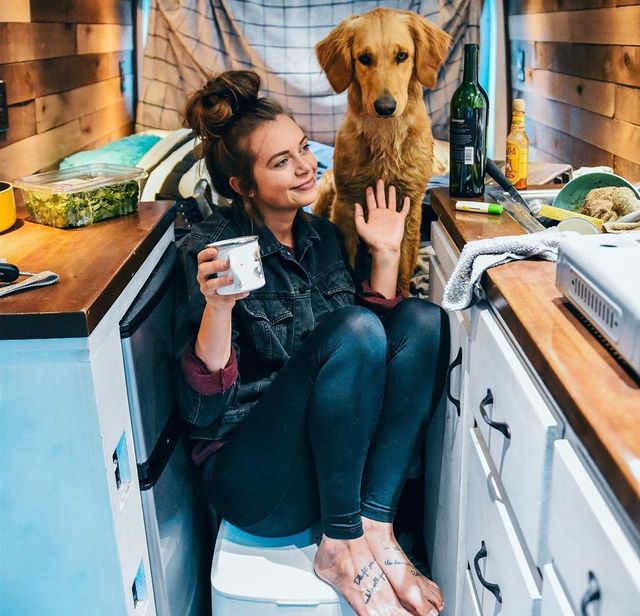 Не настільки прикольно: дівчина показала реалії життя в будинку на колесах - фото 420173