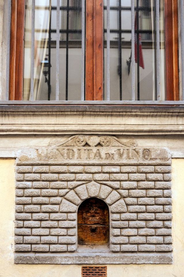 В Італії відкрили середньовічні чумні винні віконця - фото 420194