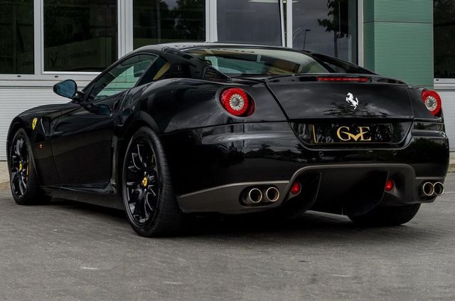 Британська рок-легенда виставив на продаж свій Ferrari - фото 420696