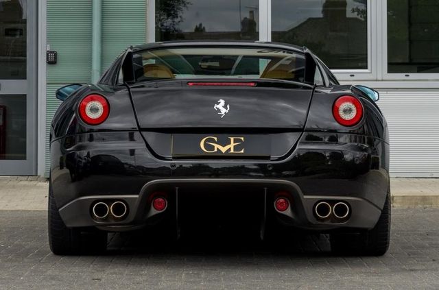 Британська рок-легенда виставив на продаж свій Ferrari - фото 420697