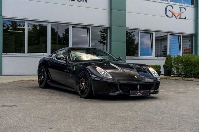 Британська рок-легенда виставив на продаж свій Ferrari - фото 420699