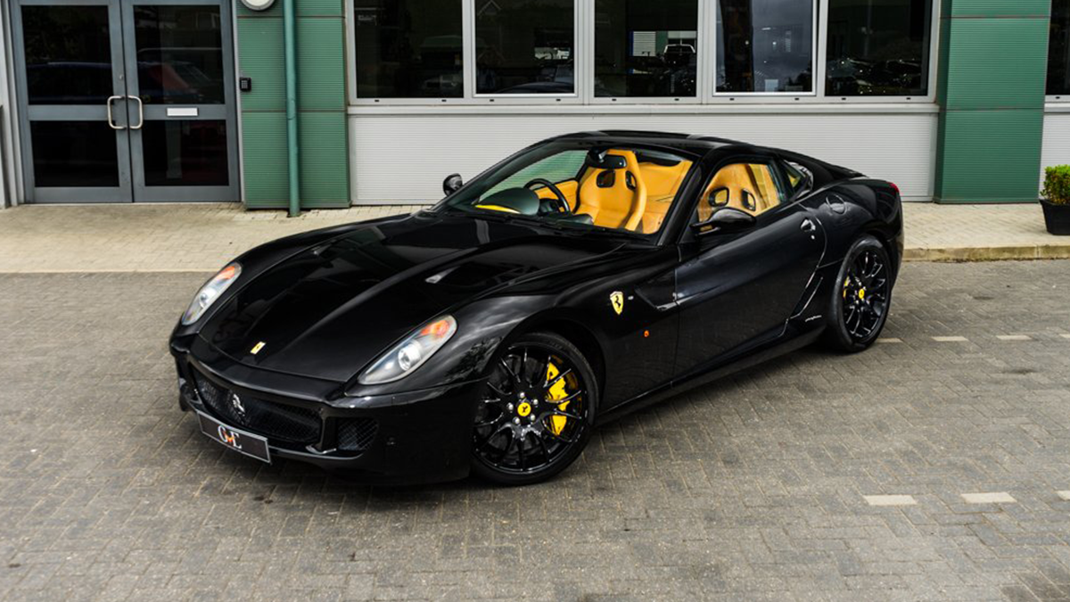 Британська рок-легенда виставив на продаж свій Ferrari