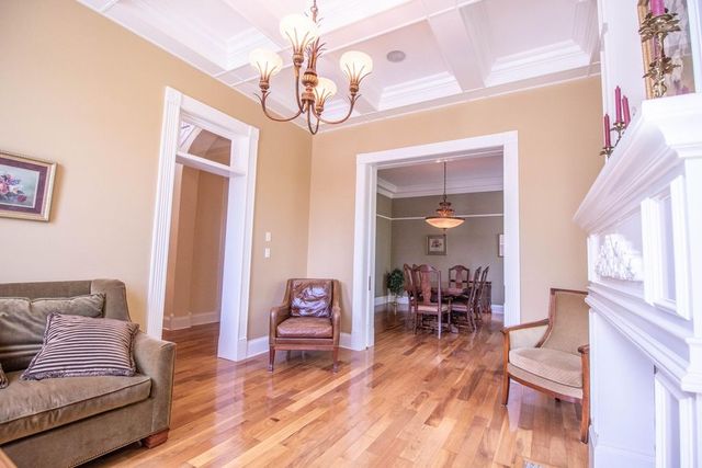 У США можна купити житловий будинок з власною в'язницею: фото - фото 420705