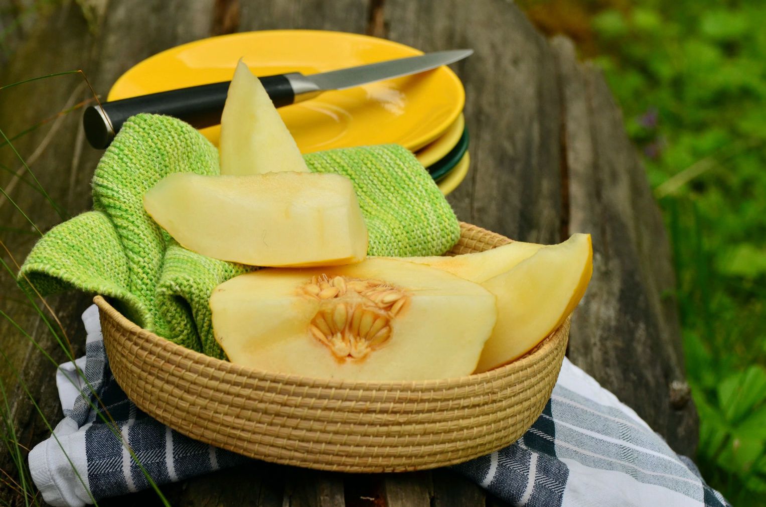 Дієтологи назвали головну помилку під час вживання дині