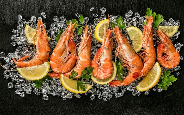 Від цих продуктів краще відмовитися у спеку - фото 420809