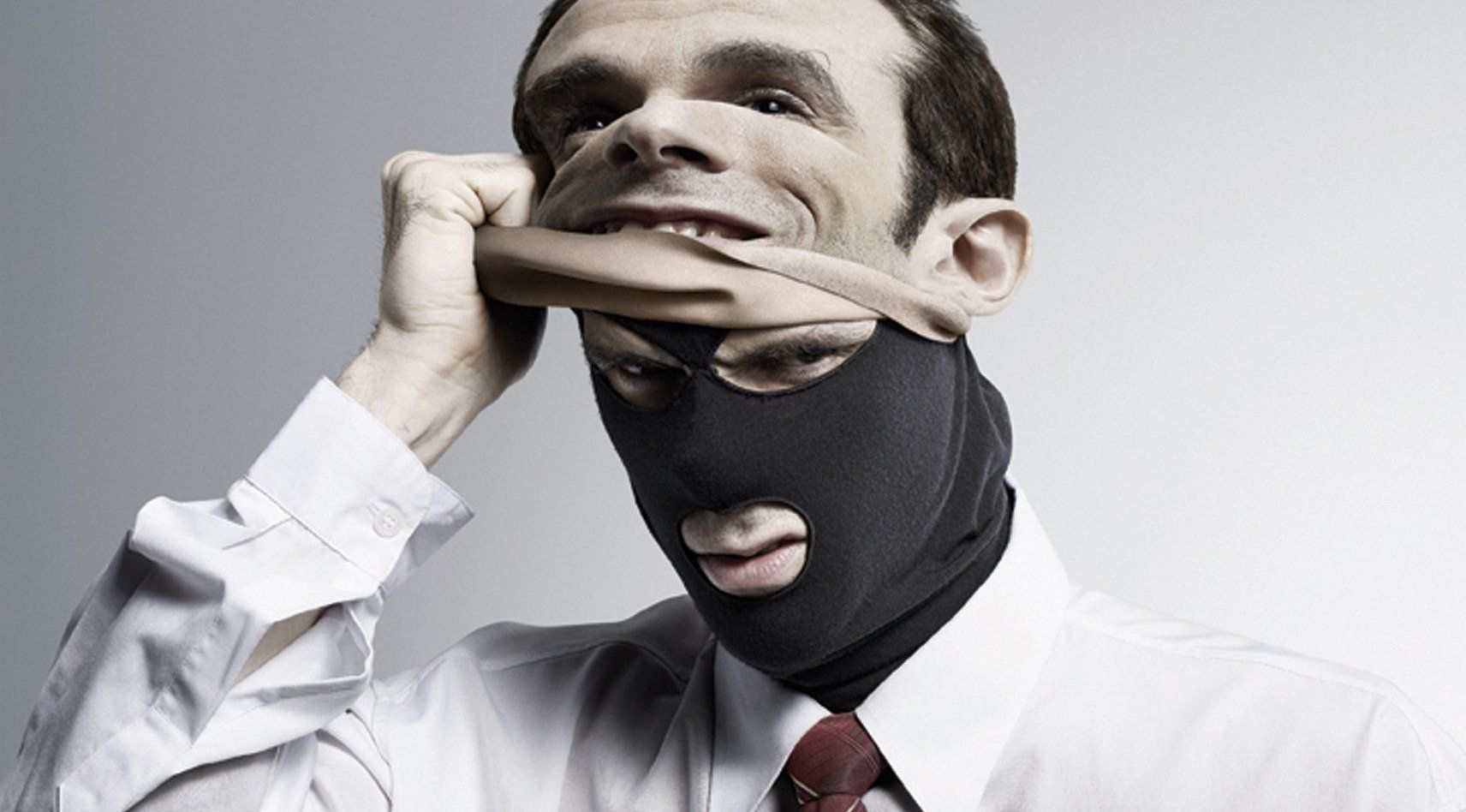 Чоловік купив яхту і будинок за гроші на боротьбу з коронавірусом