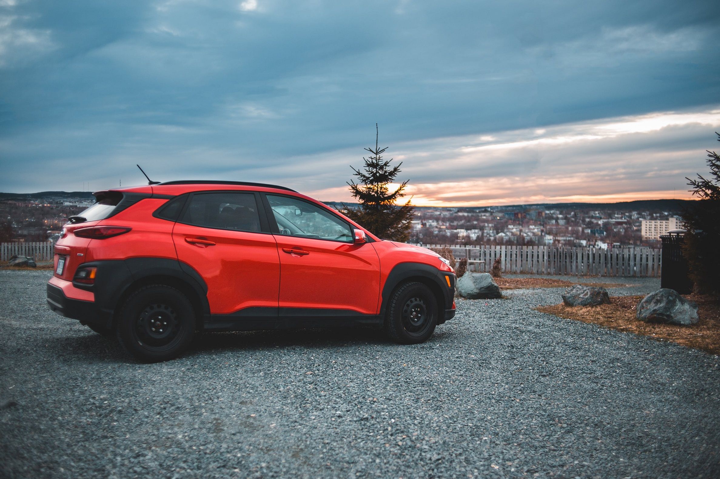 Як правильно паркуватись на підйомах чи спусках: корисна шпаргалка для водіїв